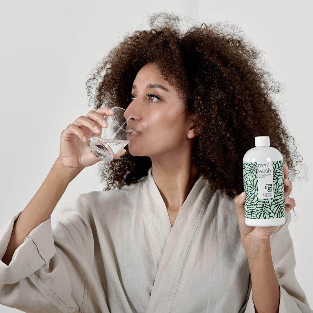 Munskölj mot dålig andedräkt - Munskölj med rengörande Tea Tree Oil för en sund munhygien