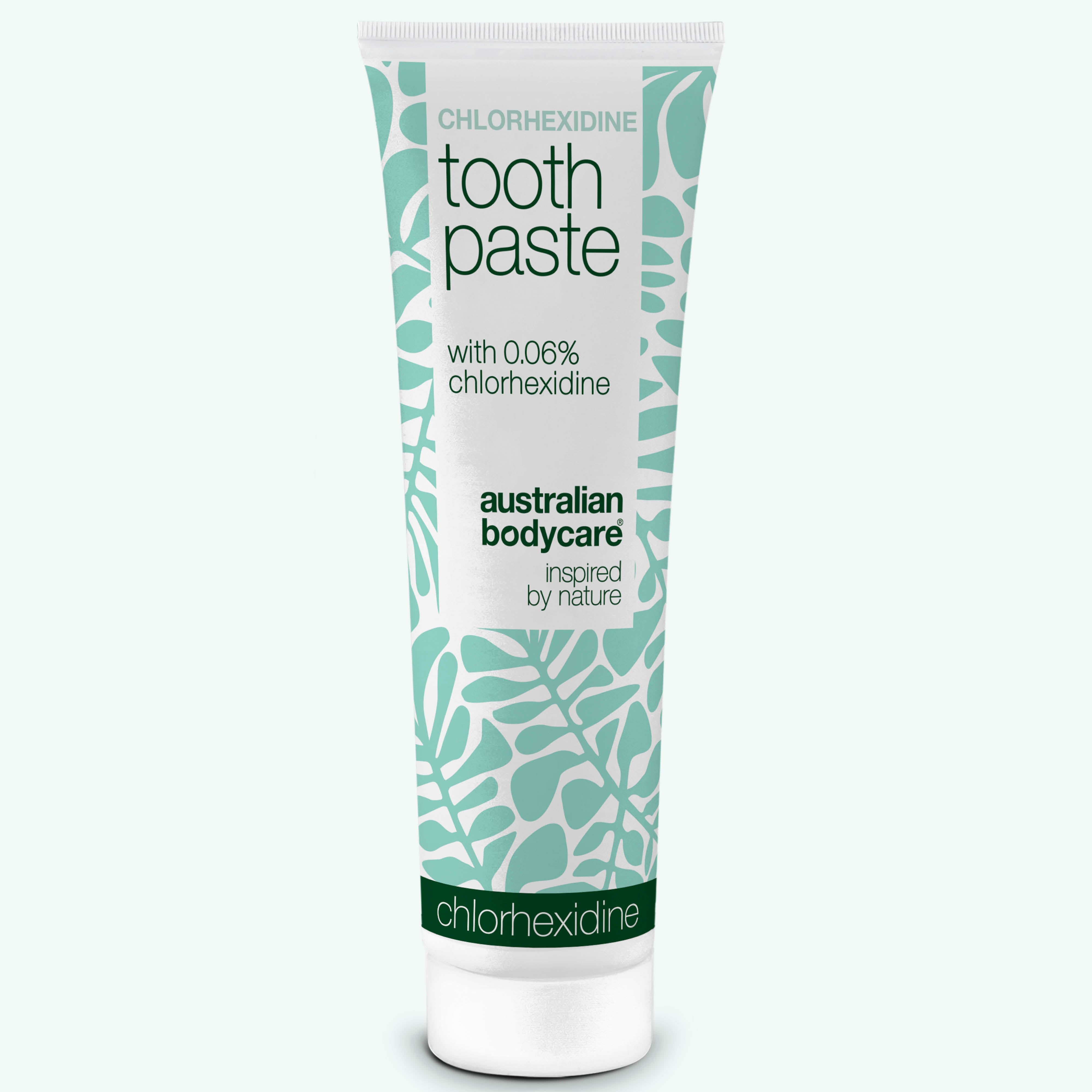 Vit och mintgrön tub med Australian Bodycare Chlorhexidine tandkräm med 0,06 % klorhexidin mot vit bakgrund.
