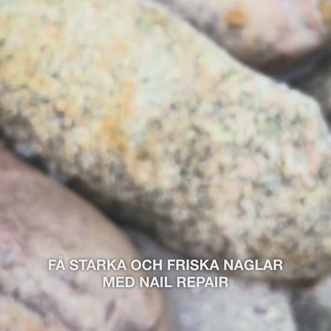Australian Bodycare Nail Repair appliceras på naglarna med en pensel för att vårda och stärka finger- och tånaglar.