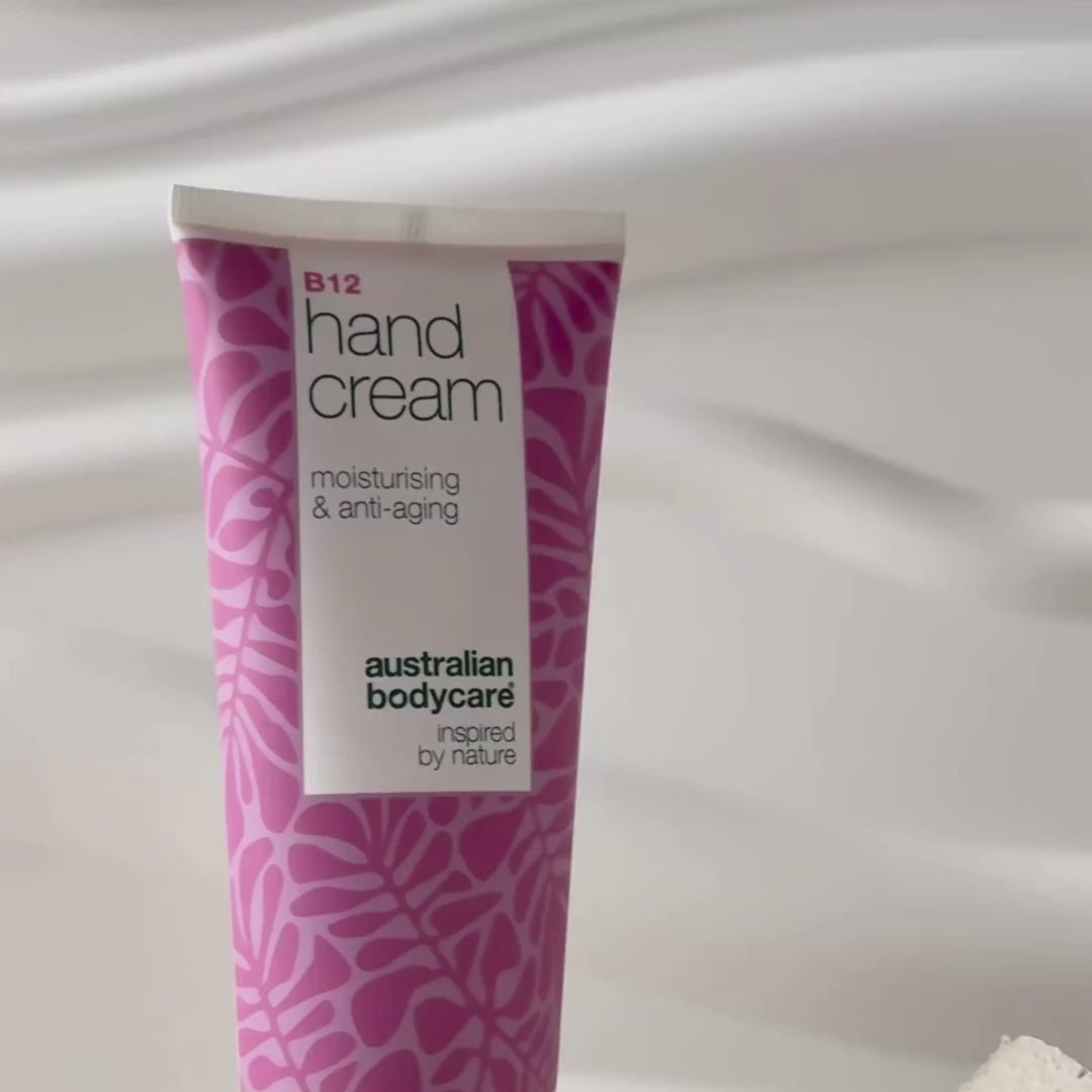 B12 Håndcreme til tørre og rynkede hænder – fugt og pleje — Få ungdommelige, bløde hænder med B12 Håndcreme. Reducerer tørhed og rynker med intens fugt.