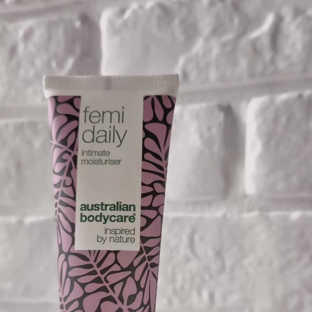 Video som visar Australian Bodycare Femi Daily Intim Gel och dess lätta, lugnande textur.