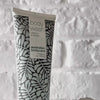 Video som visar Australian Bodycare Body Wash och dess lätta, skummande textur.