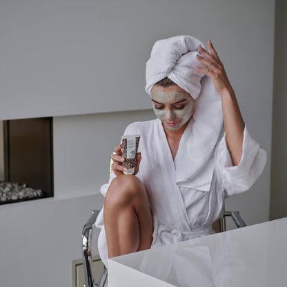 Ansiktsmask med Tea Tree Oil - Djuprengörande lermask mot pormaskar och finnar