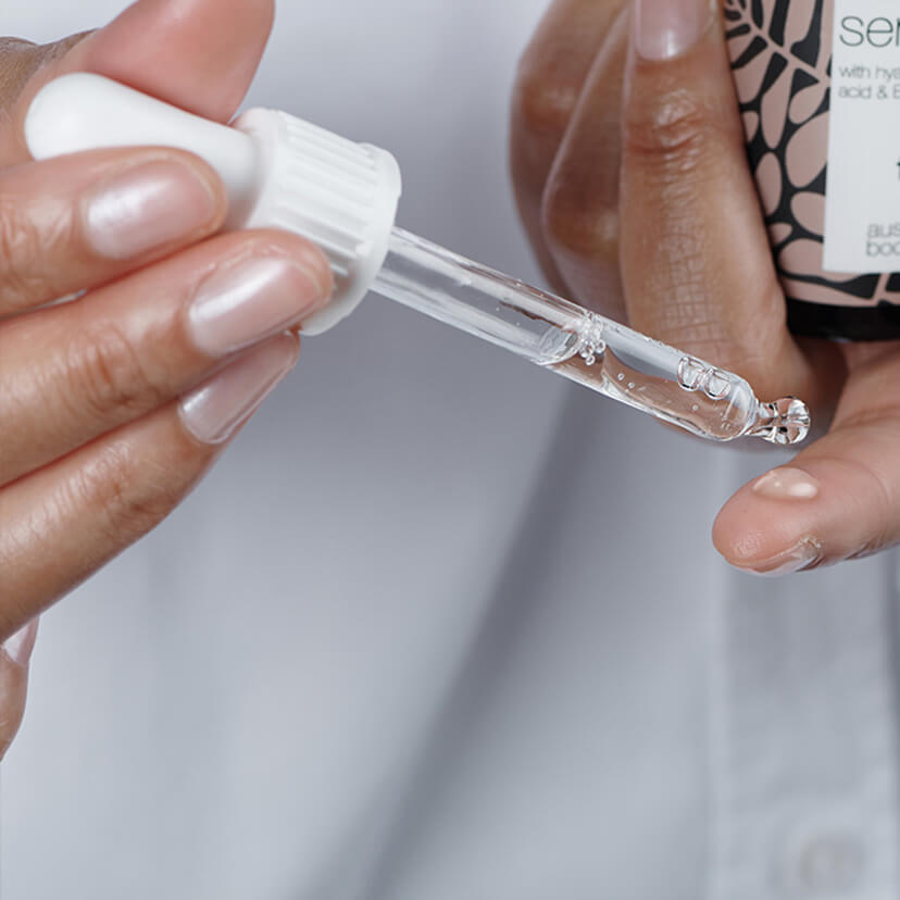 Panthenol Serum mot rodna och ömtålig hud — Serum med provitamin B5 och niacinamid för vård vid rodna & rosacea