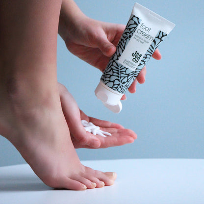 Fot och nagelpaket för förhårdnader - Tre produkter för torra fötter och gula naglar